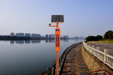 河道堤坝防溺水太阳能语音宣传杆在水利保护和人员管控中的应用